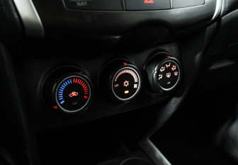 Подержанный автомобиль Mitsubishi ASX 2013 года (15 фото)