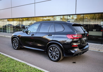 Подержанный автомобиль BMW X5 2019 года (6 фото)