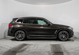 Подержанный автомобиль BMW X3 2018 года (4 фото)
