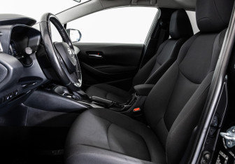 Подержанный автомобиль Toyota Corolla Sedan 2019 года (17 фото)