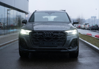 Новый Audi Q7 2024 (2 фото)