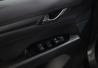 Подержанный автомобиль Mazda CX-5 2017 года (20 фото)