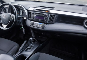 Подержанный автомобиль Toyota RAV4 2018 года (23 фото)