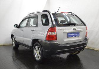 Подержанный автомобиль Kia Sportage 2007 года (7 фото)