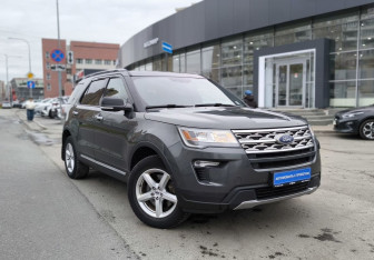 Подержанный автомобиль Ford Explorer 2018 года (3 фото)