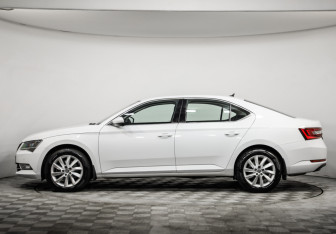 Подержанный автомобиль Skoda Superb Liftback 2018 года (8 фото)
