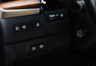 Подержанный автомобиль Lexus LX 2016 года (15 фото)