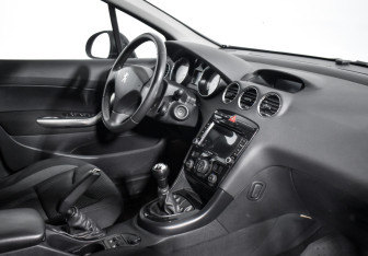 Подержанный автомобиль Peugeot 408 2013 года (13 фото)