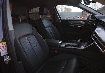 Подержанный автомобиль Audi A6 Sedan 2021 года (10 фото)