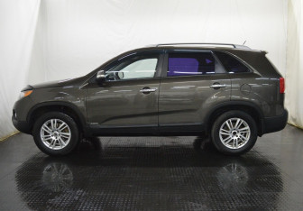 Подержанный автомобиль Kia Sorento 2011 года (8 фото)