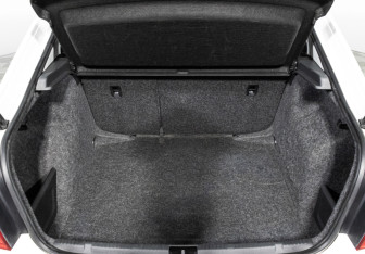 Подержанный автомобиль Skoda Rapid Liftback 2015 года (16 фото)