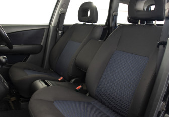 Подержанный автомобиль Mitsubishi Airtrek 2004 года (15 фото)