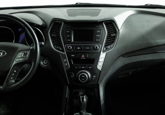 Подержанный автомобиль Hyundai Santa Fe 2017 года (14 фото)