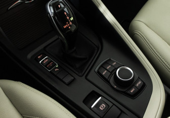 Подержанный автомобиль BMW X1 2020 года (17 фото)