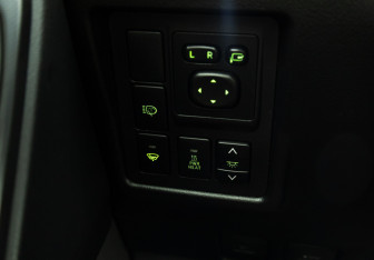 Подержанный автомобиль Toyota Land Cruiser Prado 2013 года (24 фото)