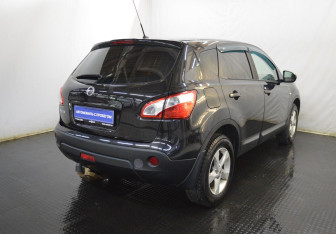 Подержанный автомобиль Nissan Qashqai 2010 года (5 фото)