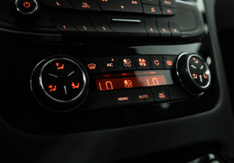 Подержанный автомобиль Peugeot 508 Sedan 2012 года (16 фото)