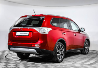 Подержанный автомобиль Mitsubishi Outlander 2014 года (5 фото)