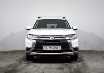 Подержанный автомобиль Mitsubishi Outlander 2016 года (2 фото)