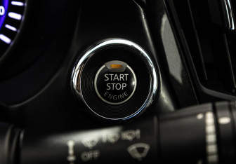 Подержанный автомобиль Infiniti Q50 2016 года (23 фото)