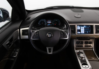 Подержанный автомобиль Jaguar XF Sedan 2014 года (10 фото)