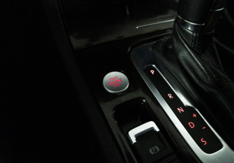 Подержанный автомобиль Volkswagen Touareg 2012 года (16 фото)