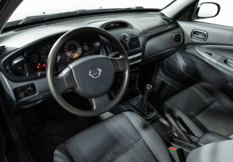 Подержанный автомобиль Nissan Almera Classic 2006 года (11 фото)