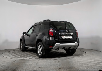 Подержанный автомобиль Renault Duster 2016 года (7 фото)