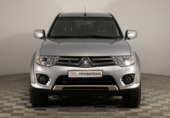 Подержанный автомобиль Mitsubishi L200 2014 года (4 фото)