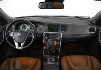 Подержанный автомобиль Volvo S60 2011 года (9 фото)