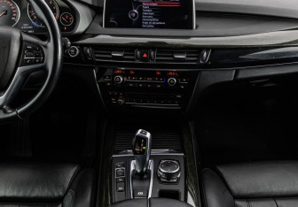 Подержанный автомобиль BMW X5 2016 года (17 фото)