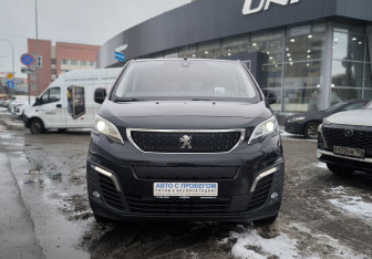 Подержанный автомобиль Peugeot Traveller 2018 года (2 фото)