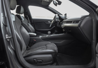 Подержанный автомобиль Audi A4 Sedan 2018 года (23 фото)