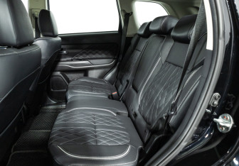 Подержанный автомобиль Mitsubishi Outlander 2022 года (10 фото)