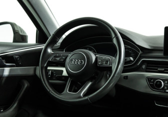 Подержанный автомобиль Audi A4 Sedan 2019 года (15 фото)