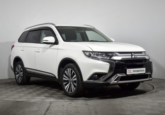 Подержанный автомобиль Mitsubishi Outlander 2019 года (3 фото)