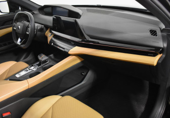 Подержанный автомобиль Changan UNI-V 2023 года (12 фото)