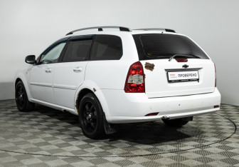 Подержанный автомобиль Chevrolet Lacetti Wagon 2011 года (7 фото)