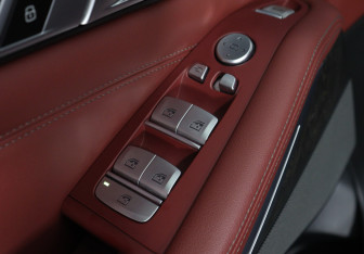 Подержанный автомобиль BMW X5 2022 года (14 фото)