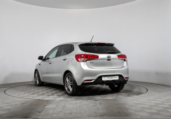 Подержанный автомобиль Kia Rio Hatchback 2015 года (7 фото)