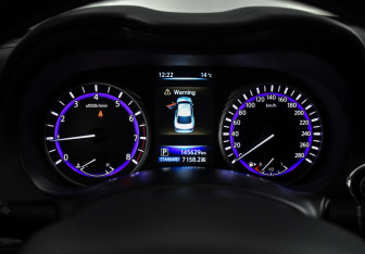 Подержанный автомобиль Infiniti Q50 2015 года (19 фото)