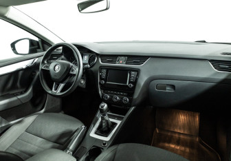 Подержанный автомобиль Skoda Octavia Liftback 2016 года (9 фото)