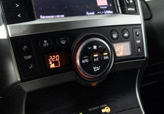 Подержанный автомобиль Toyota Verso 2013 года (15 фото)