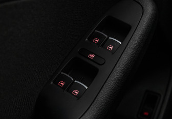 Подержанный автомобиль Volkswagen Jetta Sedan 2016 года (20 фото)