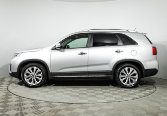 Подержанный автомобиль Kia Sorento 2014 года (8 фото)