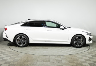 Подержанный автомобиль Kia K5 2020 года (4 фото)