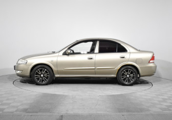 Подержанный автомобиль Nissan Almera Classic 2011 года (8 фото)