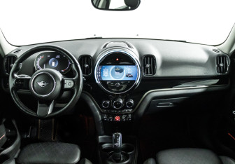Подержанный автомобиль MINI Countryman 2022 года (13 фото)