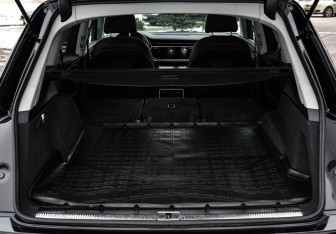 Подержанный автомобиль Audi Q7 2020 года (33 фото)