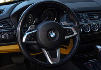 Подержанный автомобиль BMW Z4 Roadster 2011 года (13 фото)